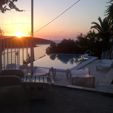 Casa de Férias Seaside Family Friendly House With A Swimming Pool Cove Pribinja, Hvar - 15324