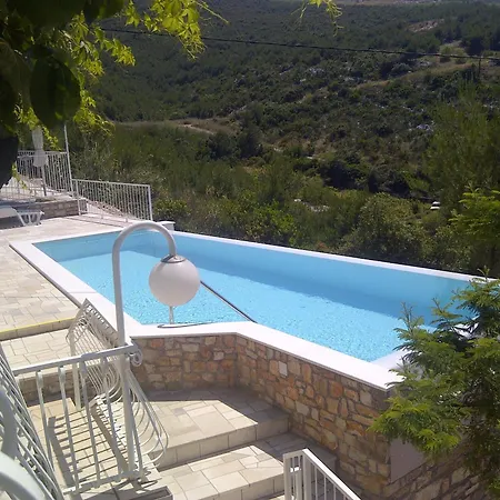 Seaside Family Friendly House With A Swimming Pool Cove Pribinja, Hvar - 15324 Casa de Férias *