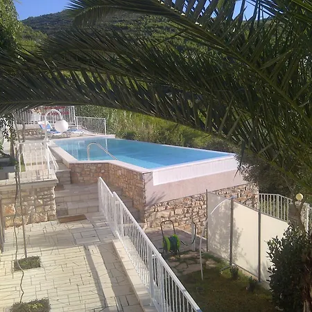 Semesterbostad Seaside Family Friendly House With A Swimming Pool Cove Pribinja, Hvar - 15324 *