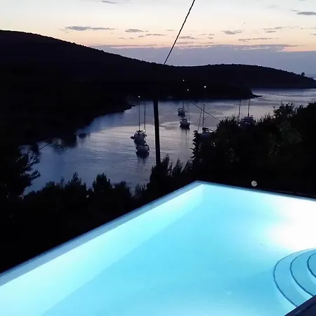 Holiday home Seaside House With A Swimming Pool Cove Pribinja, Hvar - 15324