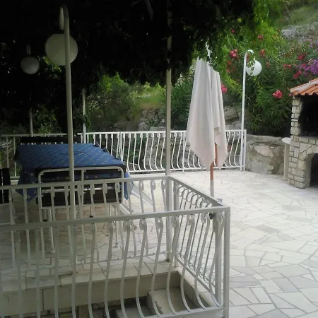 Seaside Family Friendly House With A Swimming Pool Cove Pribinja - Hvar - 15324 Hébergement de vacances *